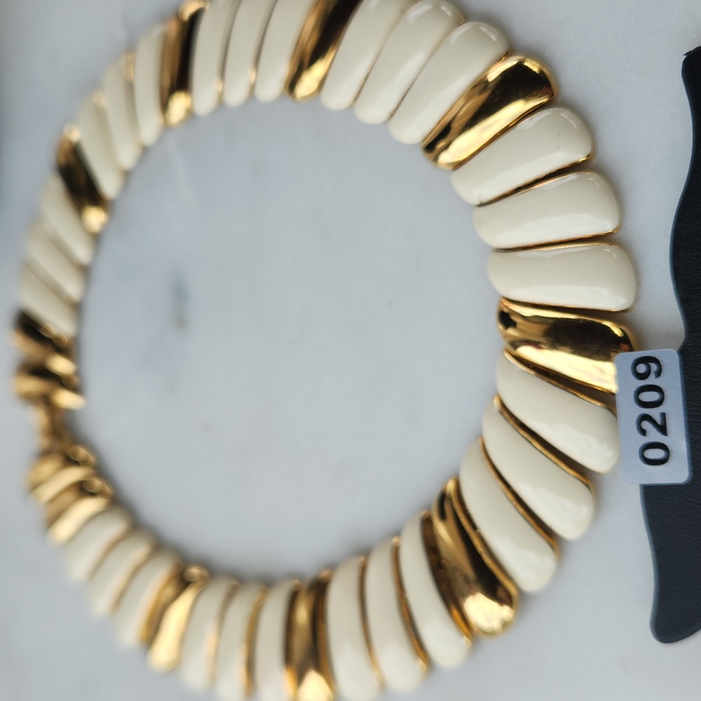 Monet Choker Beige Gold Tone Designer Signed Vintage 1980s 1990s. - Picture 3 of 14